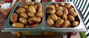Ziemniaki wyhodowane na glaukonicie z Niedźwiady, podawane były z masłem czosnkowym i solą himalajską